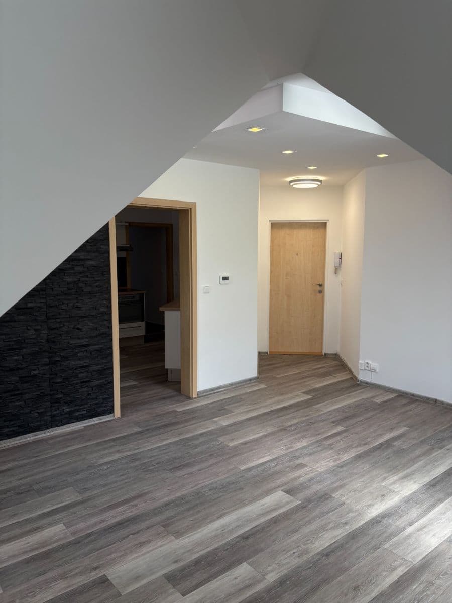 Pronájem bytu 2+1 60 m², Moskevská, Karlovy Vary, Karlovarský kraj Pronájem bytu 2+1 60 m², Moskevská, Karlovy Vary, Karlovarský kraj