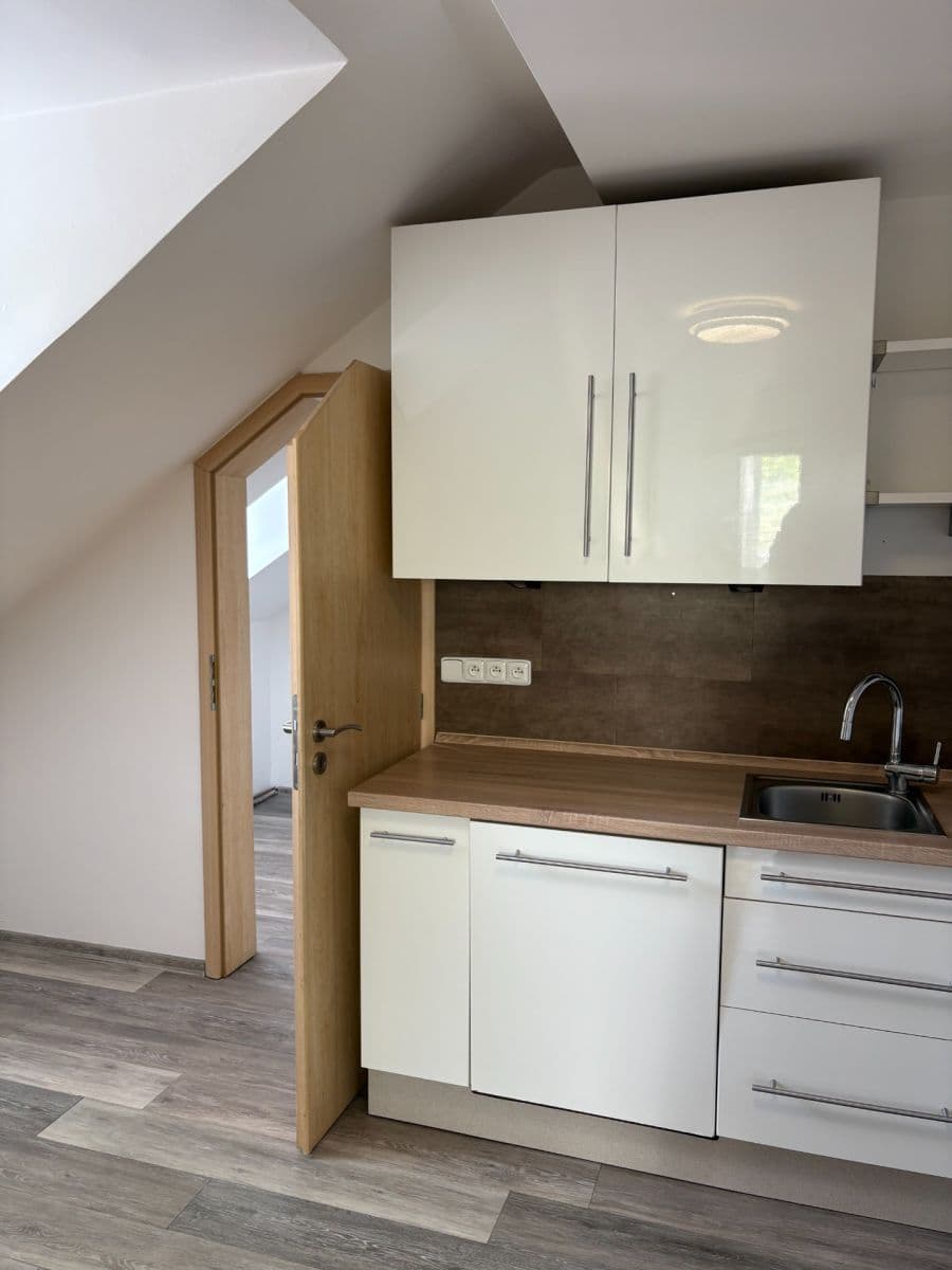 Pronájem bytu 2+1 60 m², Moskevská, Karlovy Vary, Karlovarský kraj Pronájem bytu 2+1 60 m², Moskevská, Karlovy Vary, Karlovarský kraj