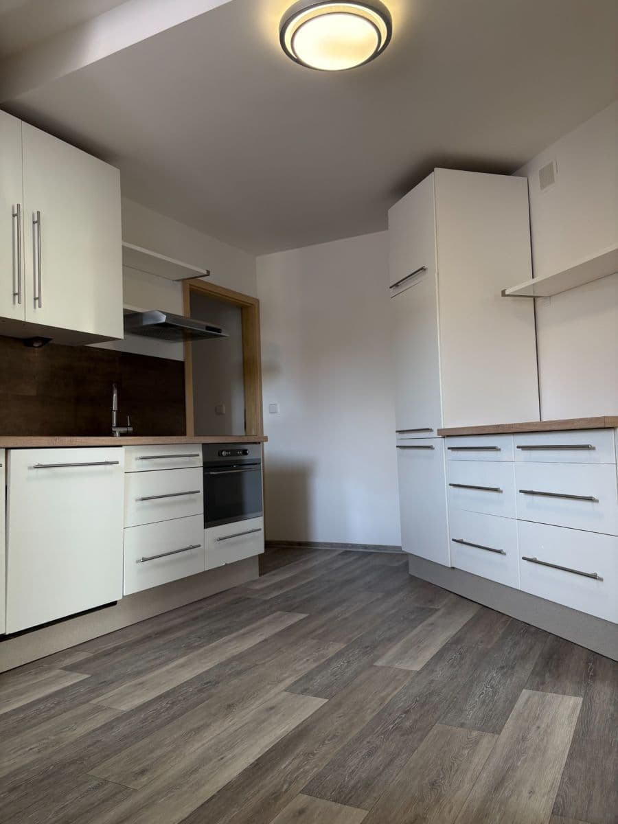 Pronájem bytu 2+1 60 m², Moskevská, Karlovy Vary, Karlovarský kraj Pronájem bytu 2+1 60 m², Moskevská, Karlovy Vary, Karlovarský kraj