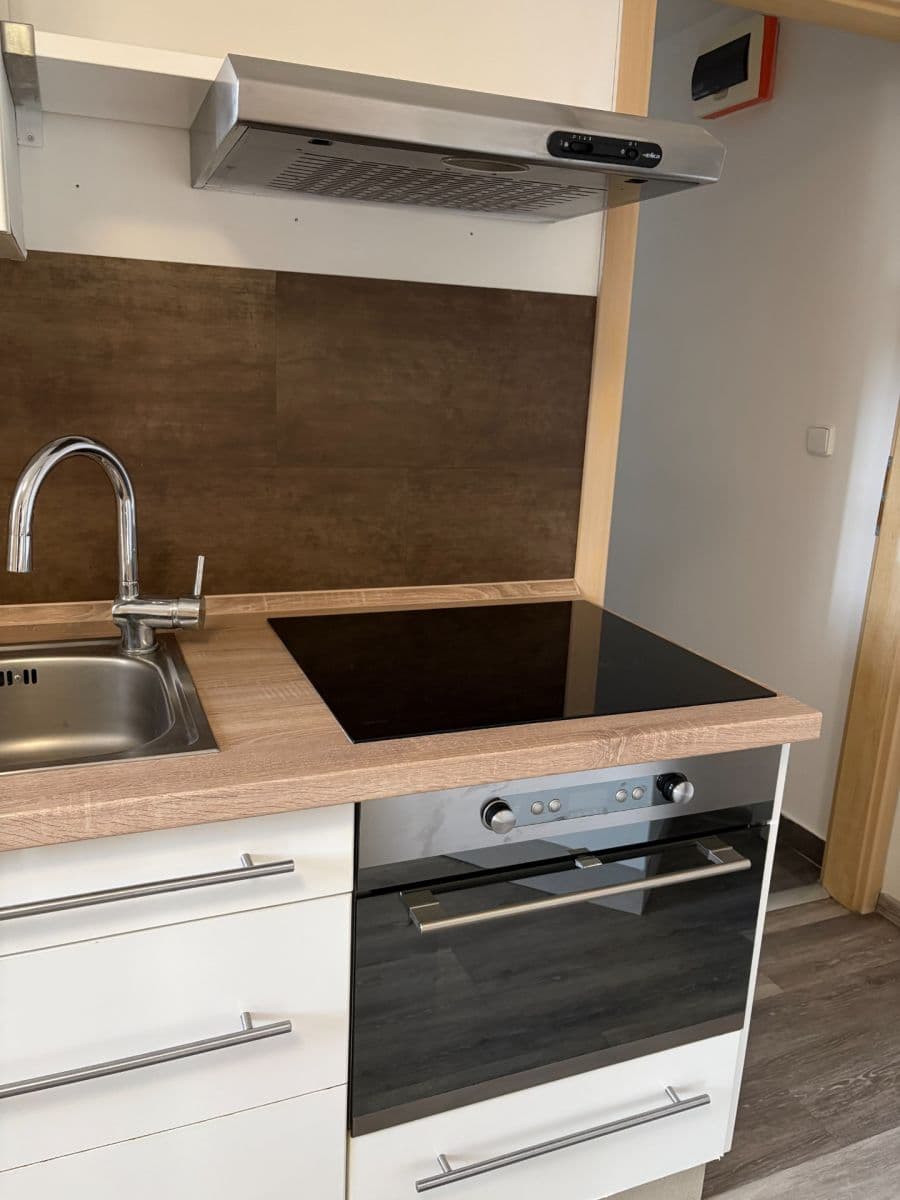 Pronájem bytu 2+1 60 m², Moskevská, Karlovy Vary, Karlovarský kraj Pronájem bytu 2+1 60 m², Moskevská, Karlovy Vary, Karlovarský kraj
