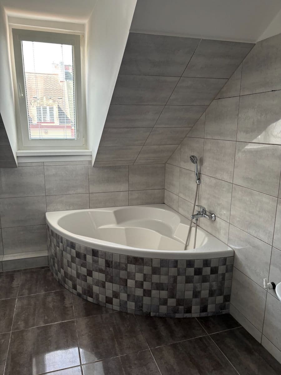 Pronájem bytu 2+1 60 m², Moskevská, Karlovy Vary, Karlovarský kraj Pronájem bytu 2+1 60 m², Moskevská, Karlovy Vary, Karlovarský kraj