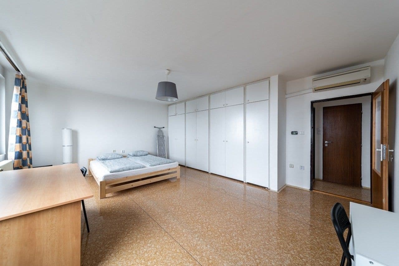Pronájem bytu 4+1 24 m², Kříženeckého náměstí, Praha, Praha Pronájem bytu 4+1 24 m², Kříženeckého náměstí, Praha, Praha