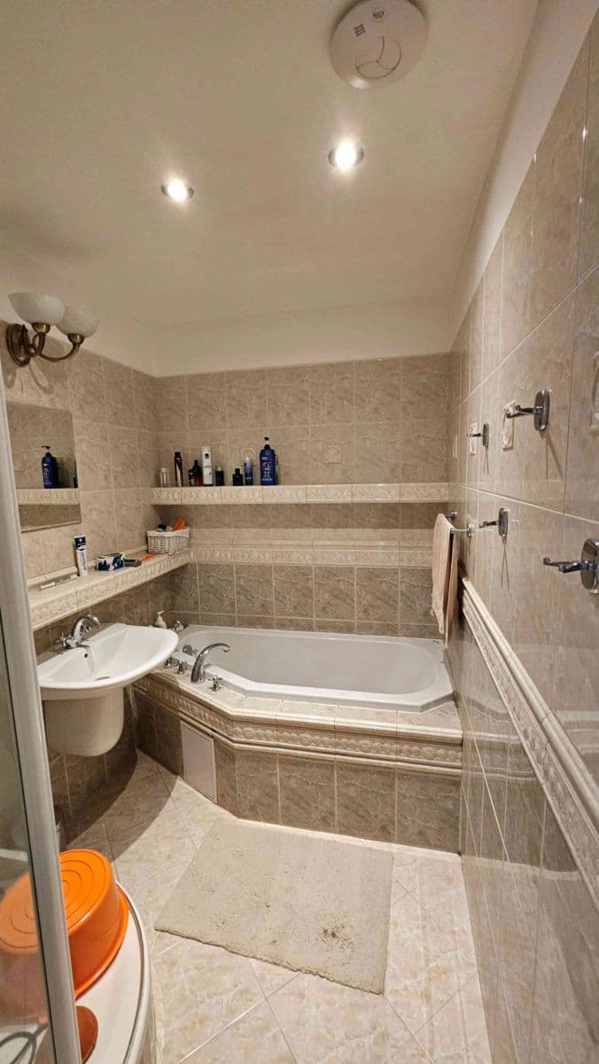 Pronájem bytu 3+1 86 m², Truhlářská, Hradec Králové, Královéhradecký kraj Pronájem bytu 3+1 86 m², Truhlářská, Hradec Králové, Královéhradecký kraj