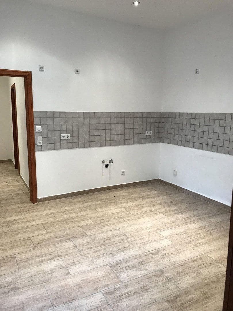 Pronájem bytu 5+1 145 m², Krukenbergstr. 1, Halle, Sasko-Anhaltsko Pronájem bytu 5+1 145 m², Krukenbergstr. 1, Halle, Sasko-Anhaltsko