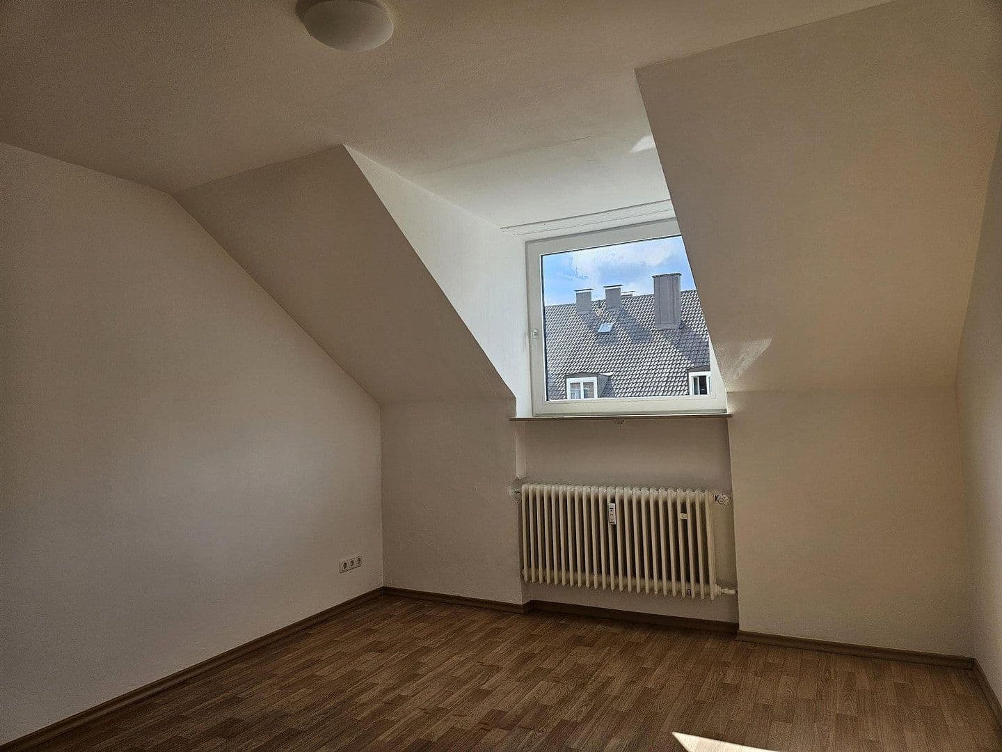 Pronájem bytu 1+1 20 m², Brecherspitzstraße 3, München, Bavorsko Pronájem bytu 1+1 20 m², Brecherspitzstraße 3, München, Bavorsko