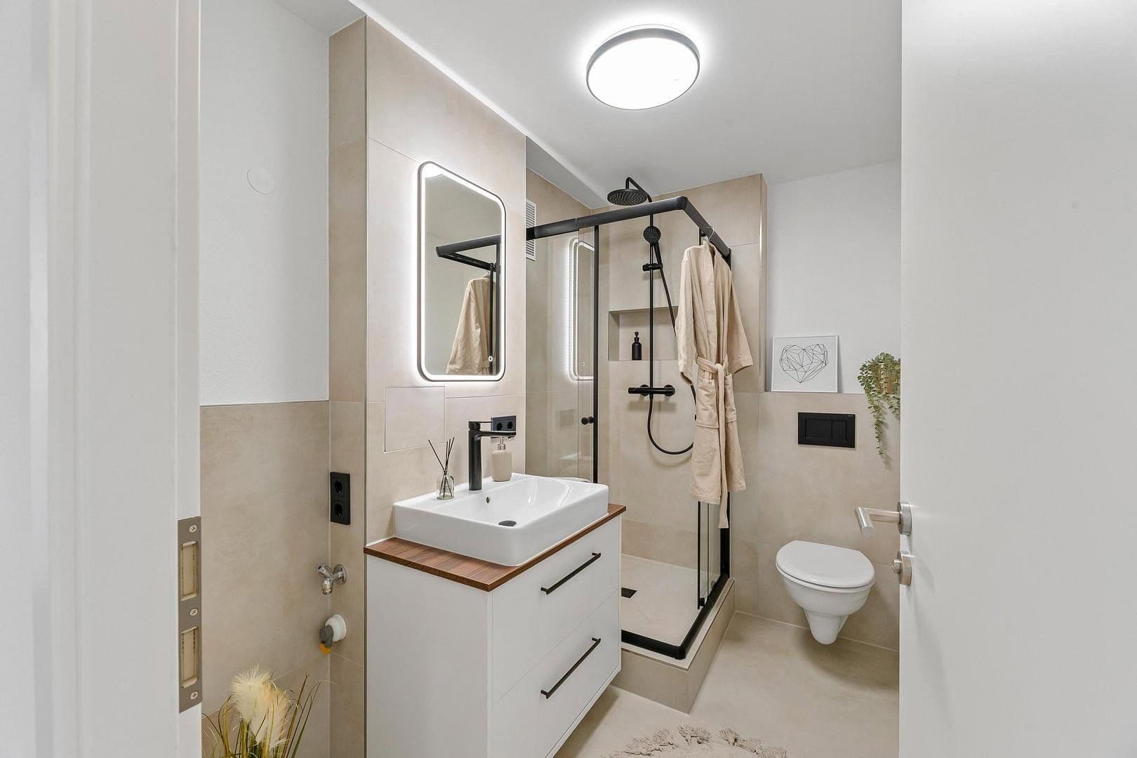 Pronájem bytu 4+1 90 m², Eugen-Bolz-Straße 26, Böblingen, Bádensko-Württembersko Pronájem bytu 4+1 90 m², Eugen-Bolz-Straße 26, Böblingen, Bádensko-Württembersko