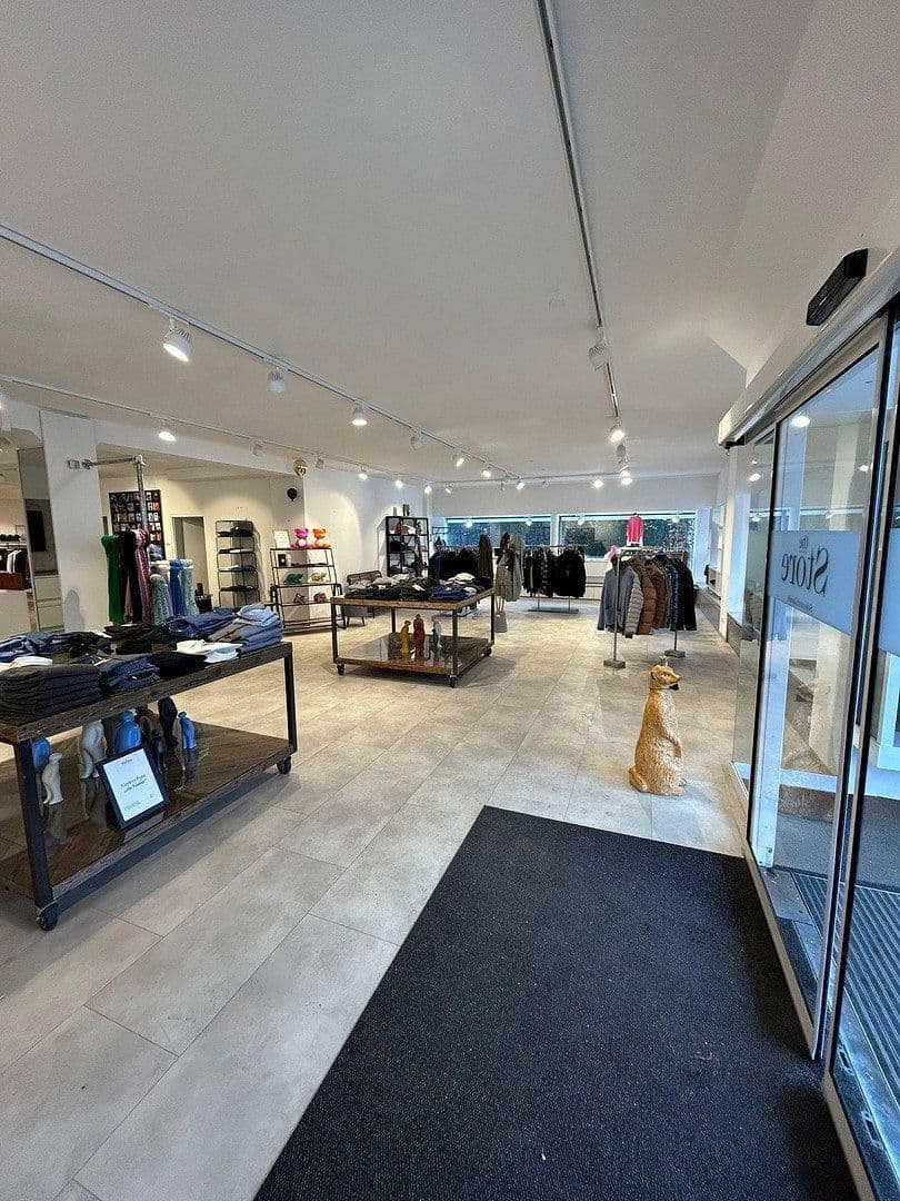 Pronájem nebytového prostoru 235 m², Oberstdorf, Bavorsko Pronájem nebytového prostoru 235 m², Oberstdorf, Bavorsko