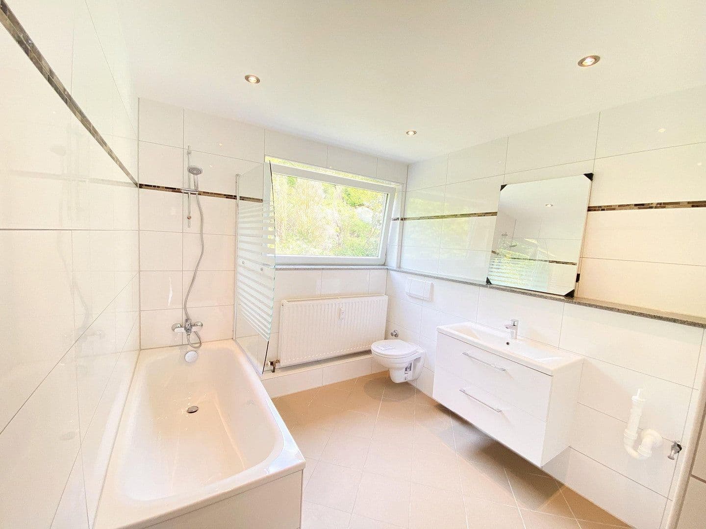 Pronájem bytu 2+1 66 m², Rathelbeckstrasse 350, Düsseldorf, Severní Porýní-Vestfálsko Pronájem bytu 2+1 66 m², Rathelbeckstrasse 350, Düsseldorf, Severní Porýní-Vestfálsko