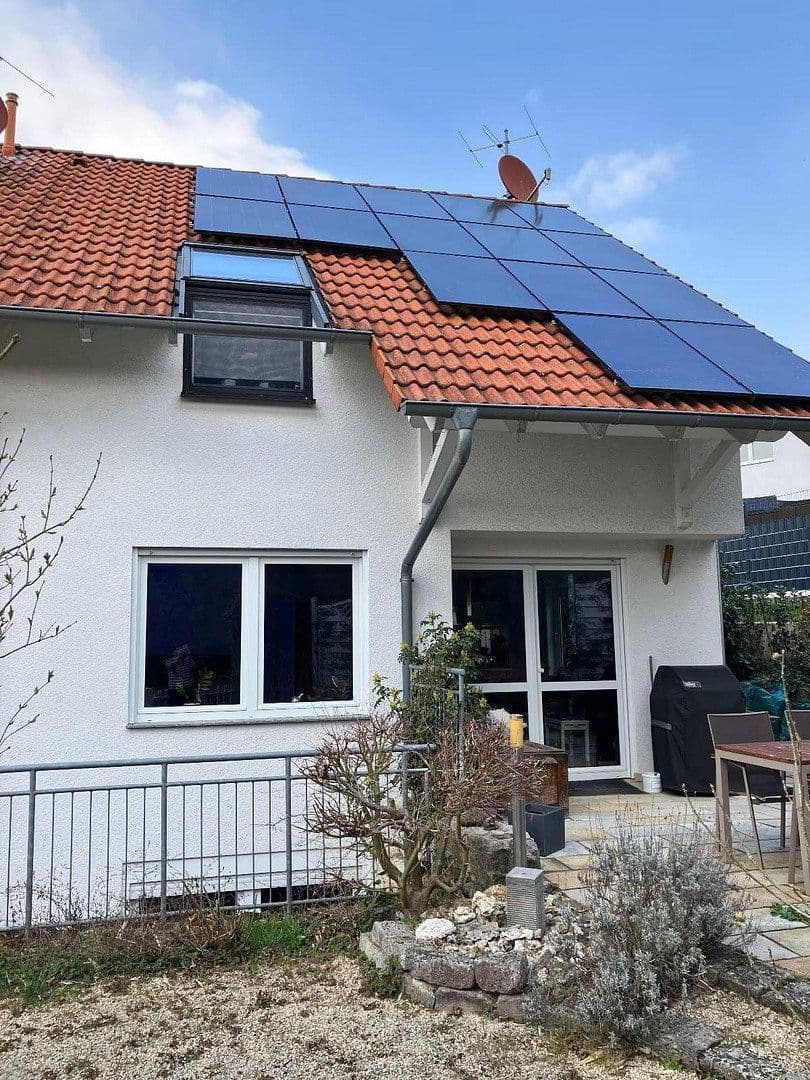 Prodej domu 120 m², pozemek 249 m², Allmersbach im Tal, Bádensko-Württembersko Prodej domu 120 m², pozemek 249 m², Allmersbach im Tal, Bádensko-Württembersko