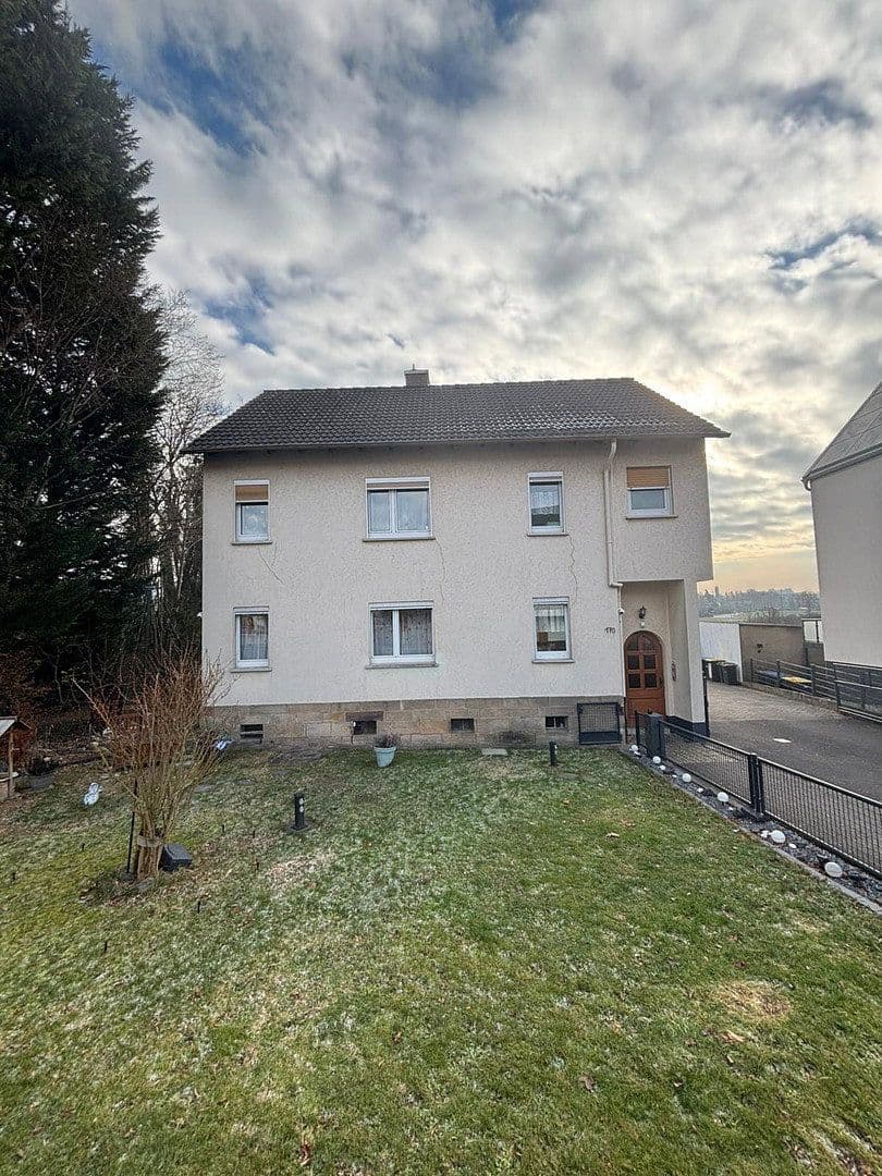 Prodej domu 190 m², pozemek 1.060 m², Fulda, Hessen Prodej domu 190 m², pozemek 1.060 m², Fulda, Hessen