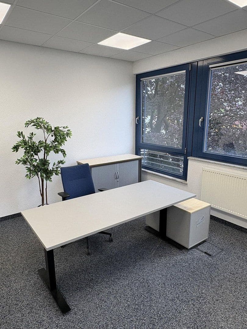 Pronájem kanceláře 12 m², Berner Str. 71, Frankfurt - Nieder-Eschbach, Hessen Pronájem kanceláře 12 m², Berner Str. 71, Frankfurt - Nieder-Eschbach, Hessen