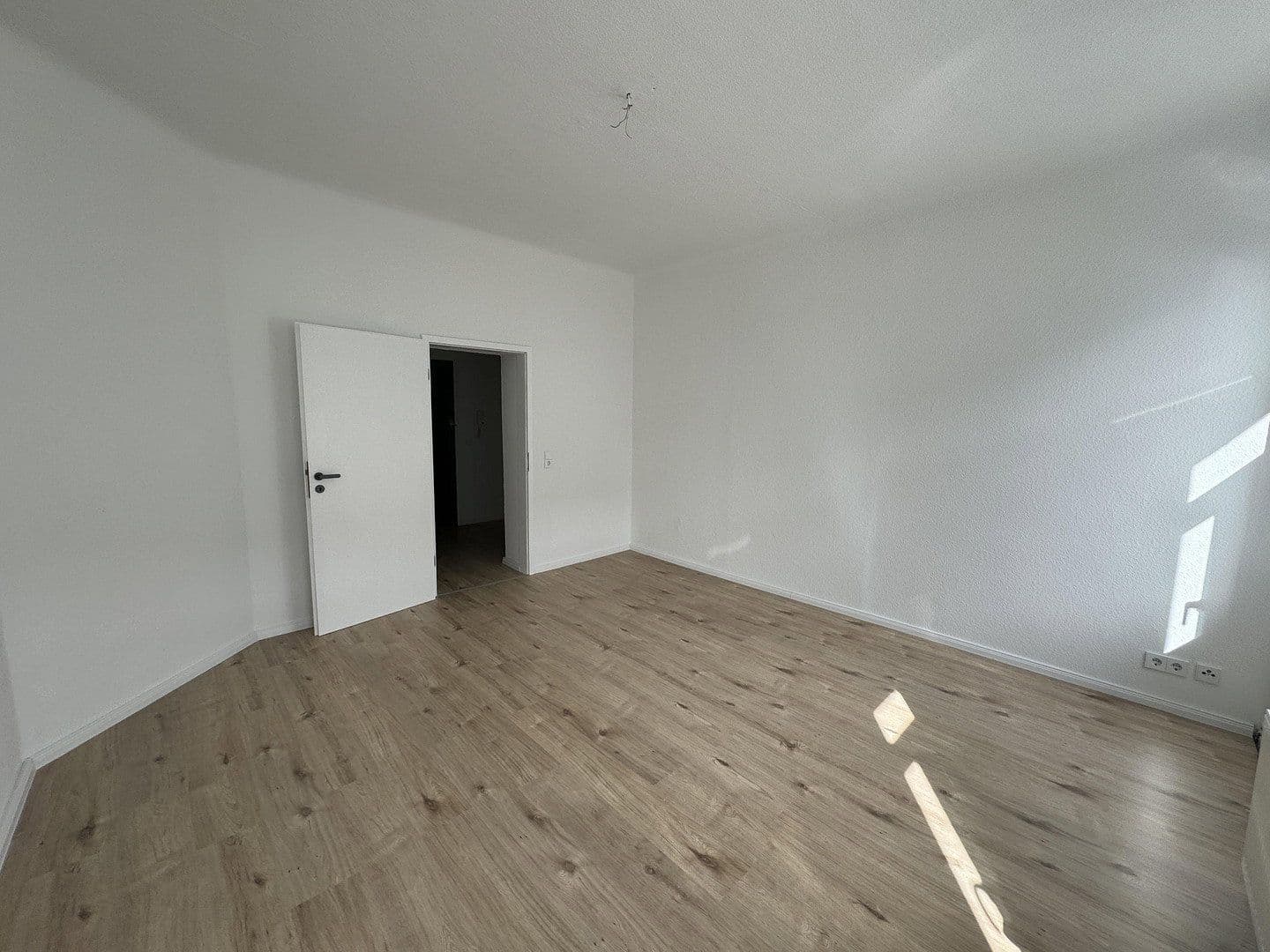 Pronájem bytu 2+1 70 m², Albert-Vollsack-Straße 2, Leipzig, Sasko Pronájem bytu 2+1 70 m², Albert-Vollsack-Straße 2, Leipzig, Sasko