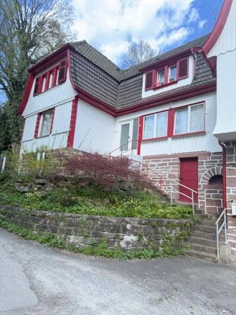 Prodej domu 214 m², pozemek 700 m², Happeyweg 3, Neuenbürg, Bádensko-Württembersko Prodej domu 214 m², pozemek 700 m², Happeyweg 3, Neuenbürg, Bádensko-Württembersko