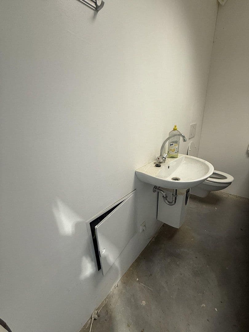Pronájem nebytového prostoru 250 m², Am Breitenstein 6a, Iphofen, Bavorsko Pronájem nebytového prostoru 250 m², Am Breitenstein 6a, Iphofen, Bavorsko