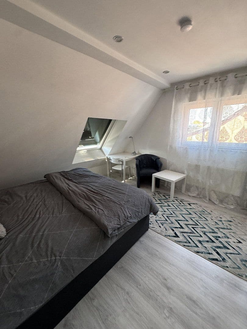 Pronájem bytu 2+1 80 m², Bredelaerstraße 39, Düsseldorf, Severní Porýní-Vestfálsko Pronájem bytu 2+1 80 m², Bredelaerstraße 39, Düsseldorf, Severní Porýní-Vestfálsko