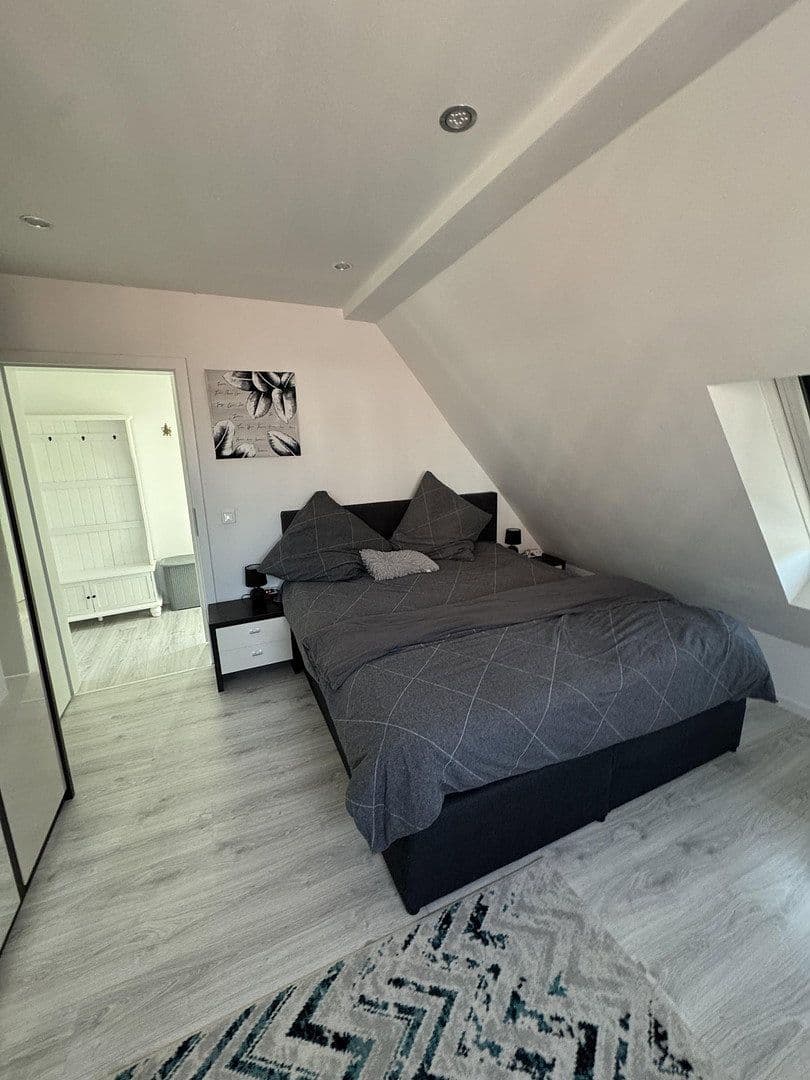 Pronájem bytu 2+1 80 m², Bredelaerstraße 39, Düsseldorf, Severní Porýní-Vestfálsko Pronájem bytu 2+1 80 m², Bredelaerstraße 39, Düsseldorf, Severní Porýní-Vestfálsko