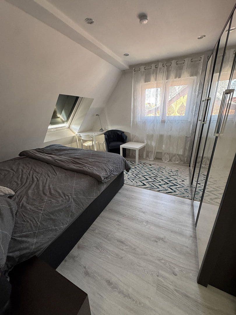 Pronájem bytu 2+1 80 m², Bredelaerstraße 39, Düsseldorf, Severní Porýní-Vestfálsko Pronájem bytu 2+1 80 m², Bredelaerstraße 39, Düsseldorf, Severní Porýní-Vestfálsko