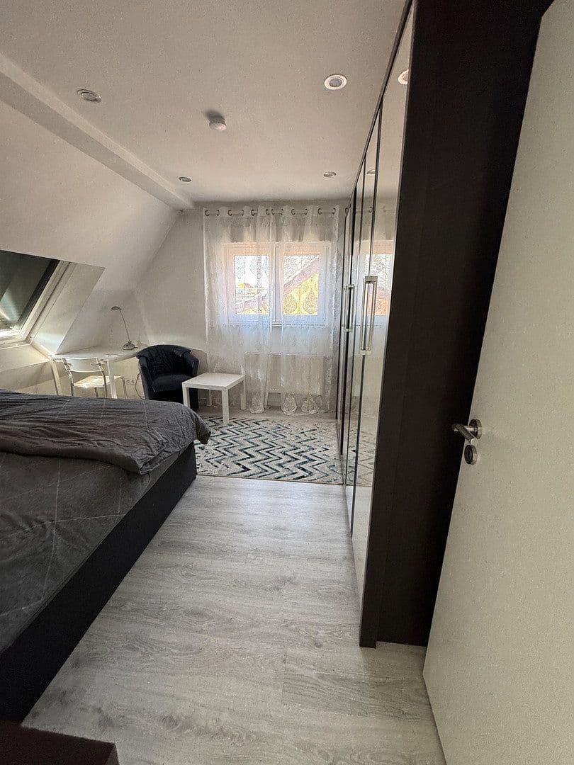 Pronájem bytu 2+1 80 m², Bredelaerstraße 39, Düsseldorf, Severní Porýní-Vestfálsko Pronájem bytu 2+1 80 m², Bredelaerstraße 39, Düsseldorf, Severní Porýní-Vestfálsko