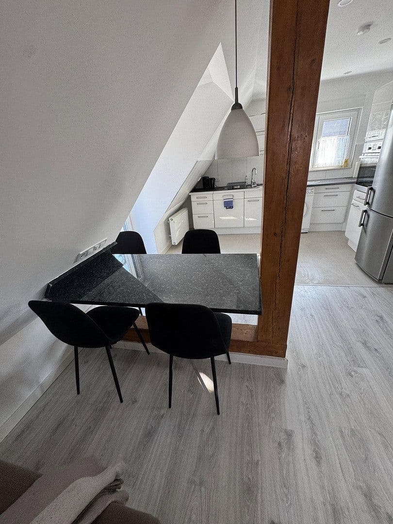 Pronájem bytu 2+1 80 m², Bredelaerstraße 39, Düsseldorf, Severní Porýní-Vestfálsko Pronájem bytu 2+1 80 m², Bredelaerstraße 39, Düsseldorf, Severní Porýní-Vestfálsko