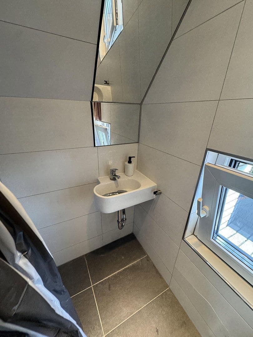 Pronájem bytu 2+1 80 m², Bredelaerstraße 39, Düsseldorf, Severní Porýní-Vestfálsko Pronájem bytu 2+1 80 m², Bredelaerstraße 39, Düsseldorf, Severní Porýní-Vestfálsko