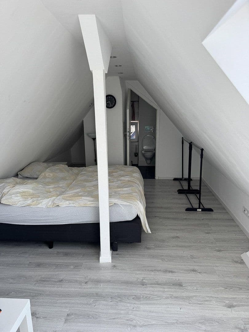 Pronájem bytu 2+1 80 m², Bredelaerstraße 39, Düsseldorf, Severní Porýní-Vestfálsko Pronájem bytu 2+1 80 m², Bredelaerstraße 39, Düsseldorf, Severní Porýní-Vestfálsko