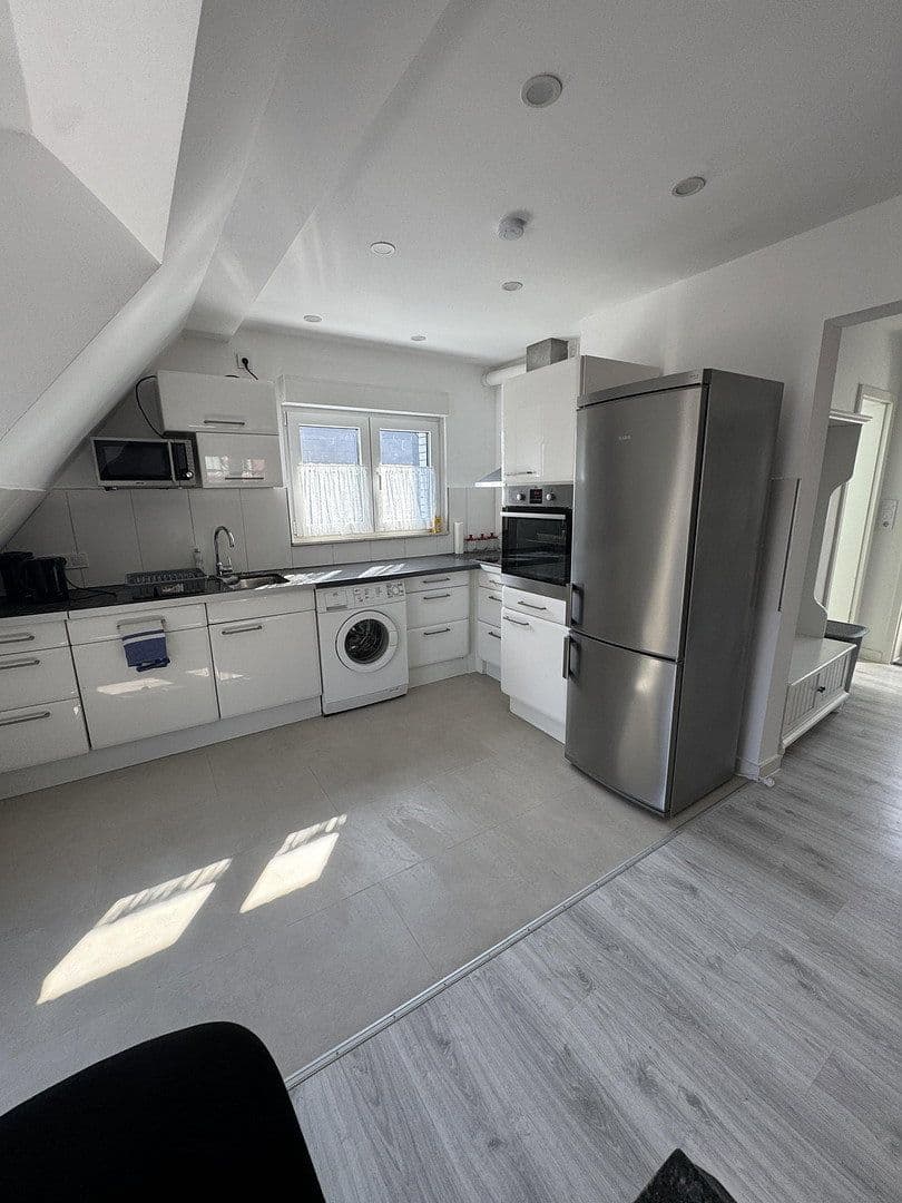 Pronájem bytu 2+1 80 m², Bredelaerstraße 39, Düsseldorf, Severní Porýní-Vestfálsko Pronájem bytu 2+1 80 m², Bredelaerstraße 39, Düsseldorf, Severní Porýní-Vestfálsko