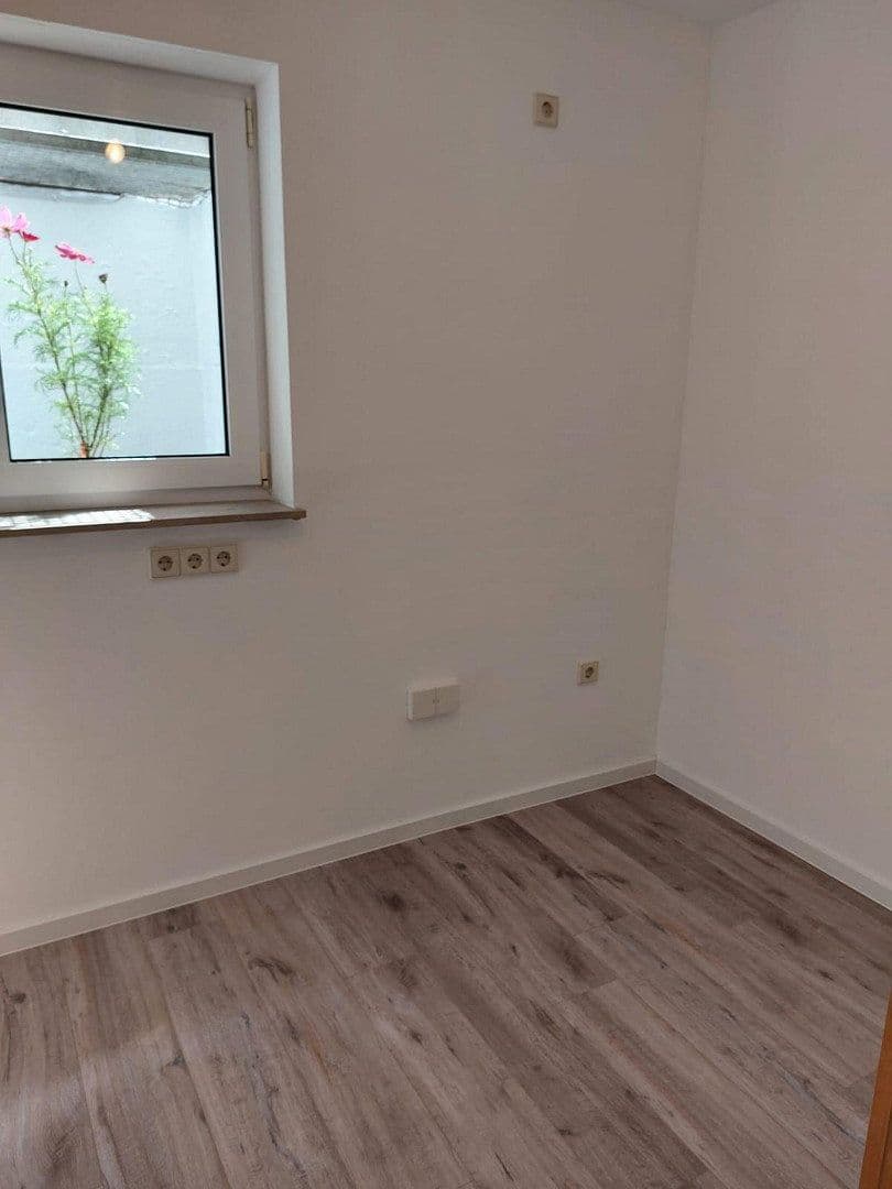 Pronájem bytu 1+1 40 m², Schwäbisch Gmünd, Bádensko-Württembersko Pronájem bytu 1+1 40 m², Schwäbisch Gmünd, Bádensko-Württembersko