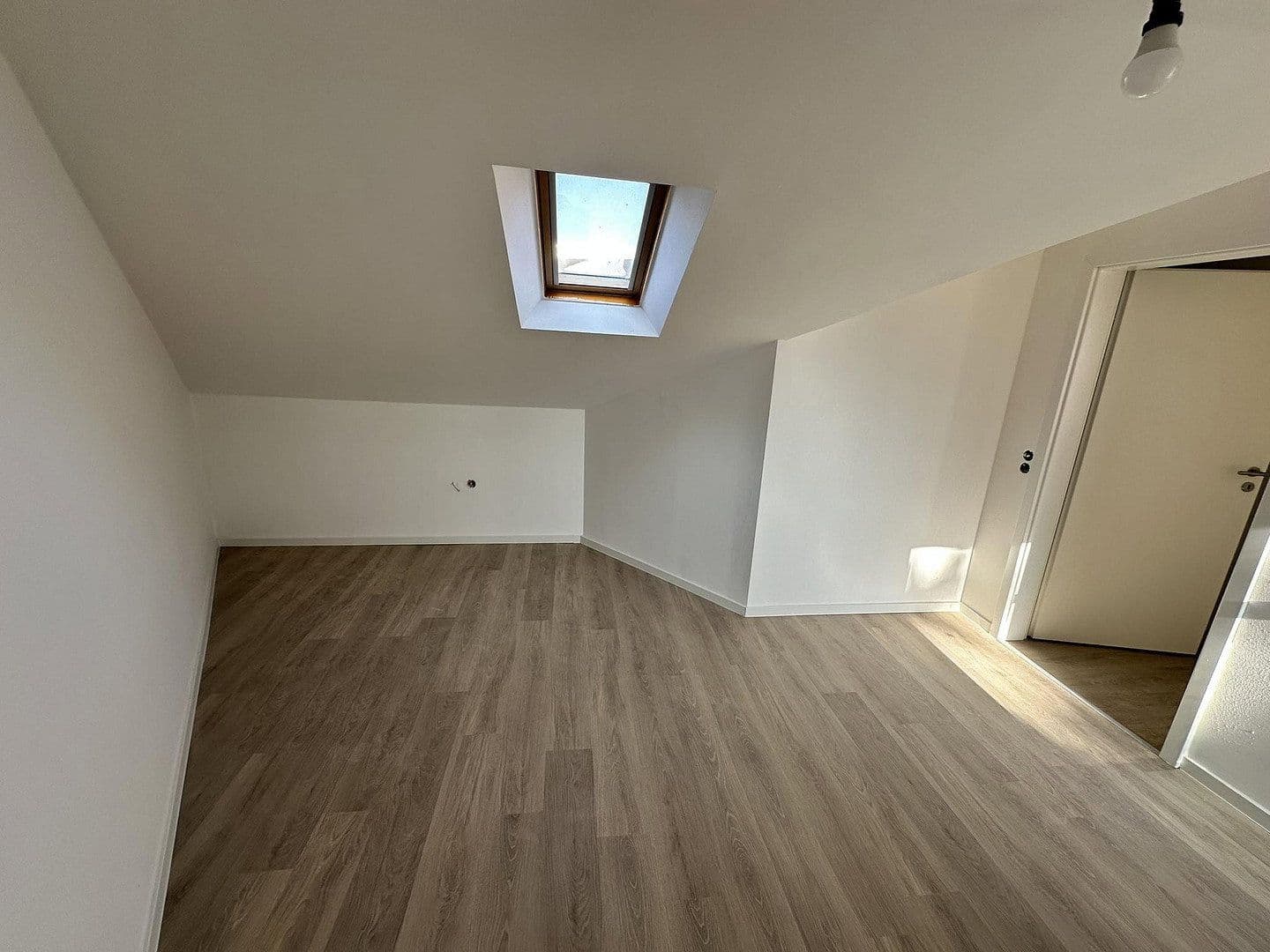 Pronájem bytu 3+1 78 m², Bergstraße 56, Apolda, Durynsko Pronájem bytu 3+1 78 m², Bergstraße 56, Apolda, Durynsko