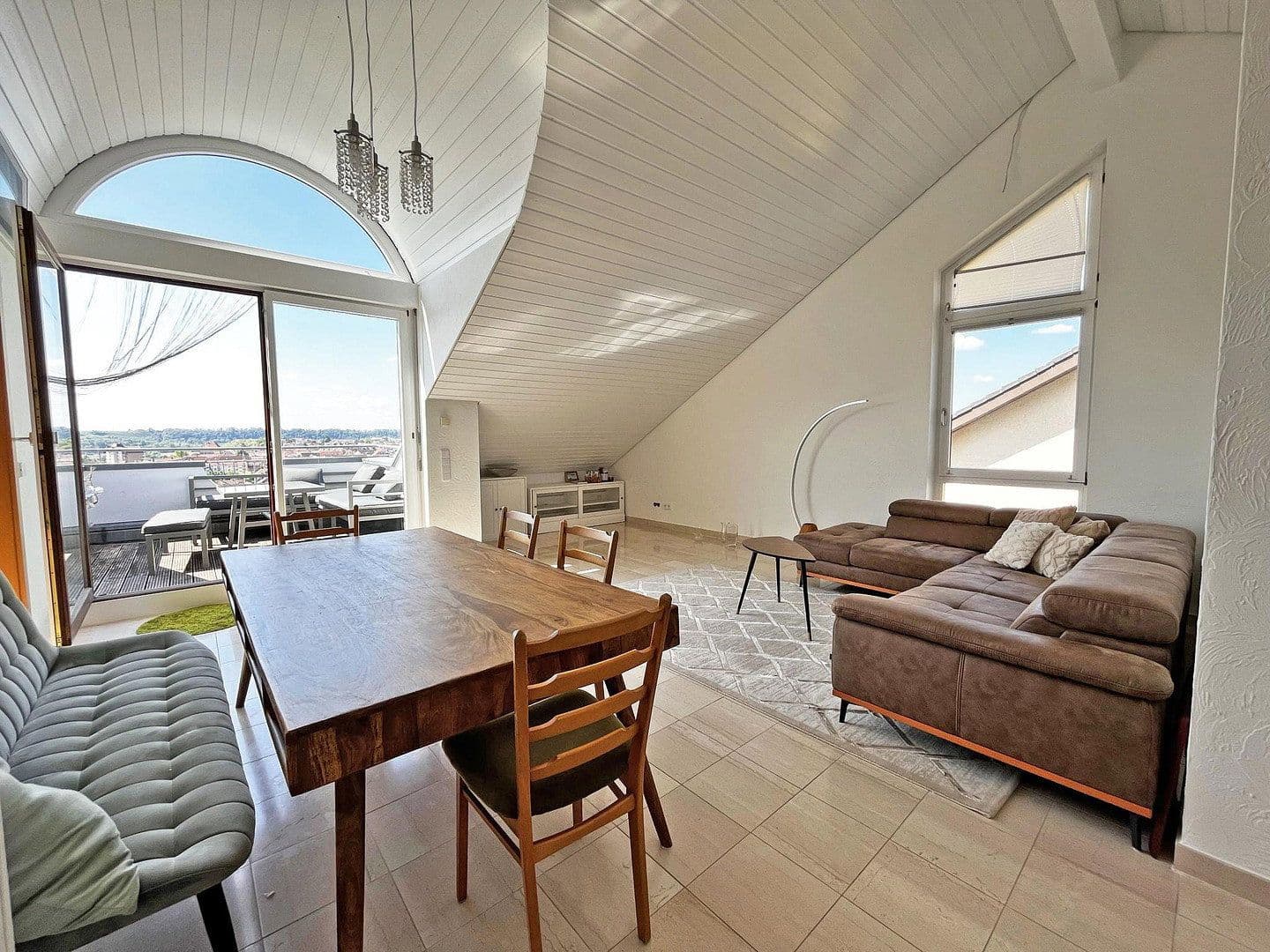 Pronájem bytu 3+kk 89 m², Lauffen am Neckar, Bádensko-Württembersko Pronájem bytu 3+kk 89 m², Lauffen am Neckar, Bádensko-Württembersko