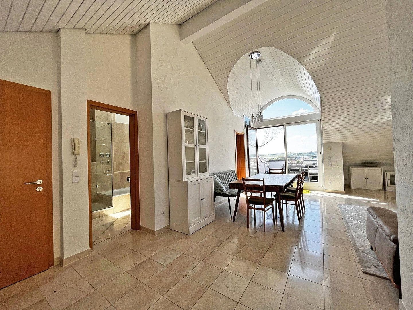 Pronájem bytu 3+kk 89 m², Lauffen am Neckar, Bádensko-Württembersko Pronájem bytu 3+kk 89 m², Lauffen am Neckar, Bádensko-Württembersko