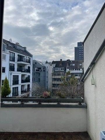 Prodej bytu 3+1 109 m², Düsseldorf, Severní Porýní-Vestfálsko Prodej bytu 3+1 109 m², Düsseldorf, Severní Porýní-Vestfálsko