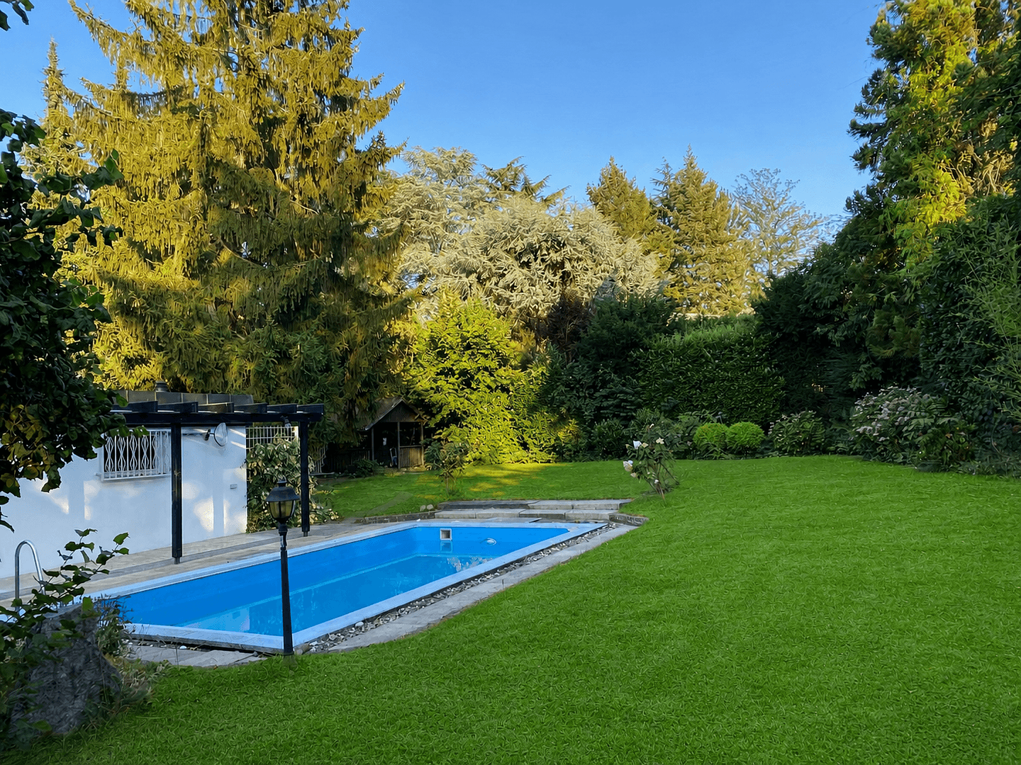 Pronájem domu 310 m², pozemek 1.650 m², Karlsruhe, Bádensko-Württembersko Pronájem domu 310 m², pozemek 1.650 m², Karlsruhe, Bádensko-Württembersko