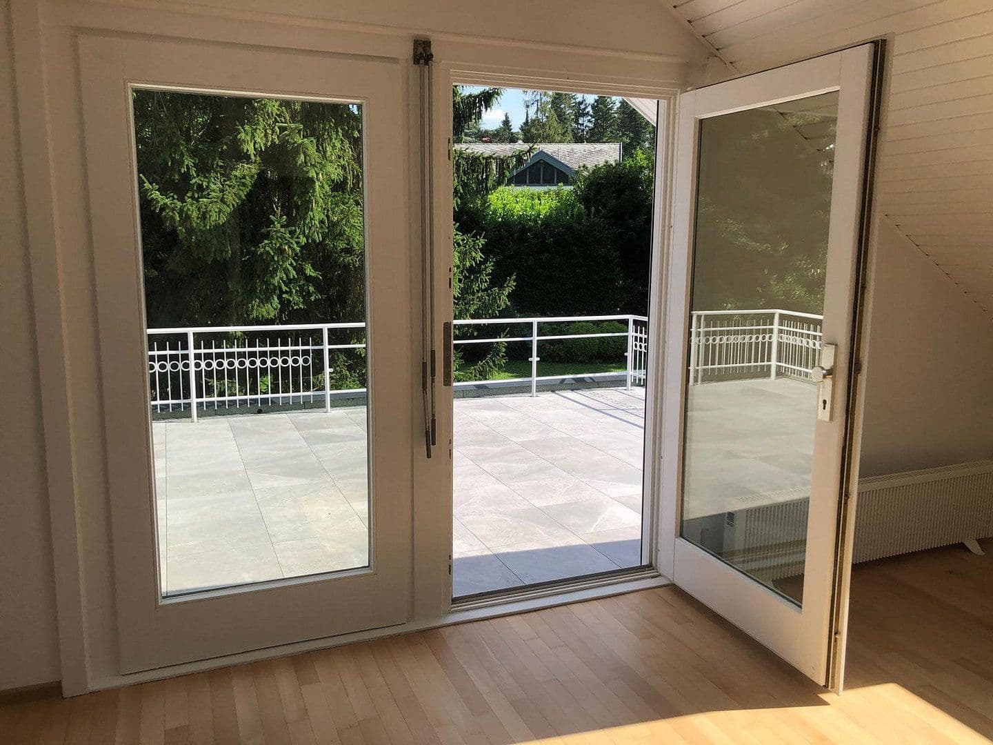 Pronájem domu 310 m², pozemek 1.650 m², Karlsruhe, Bádensko-Württembersko Pronájem domu 310 m², pozemek 1.650 m², Karlsruhe, Bádensko-Württembersko