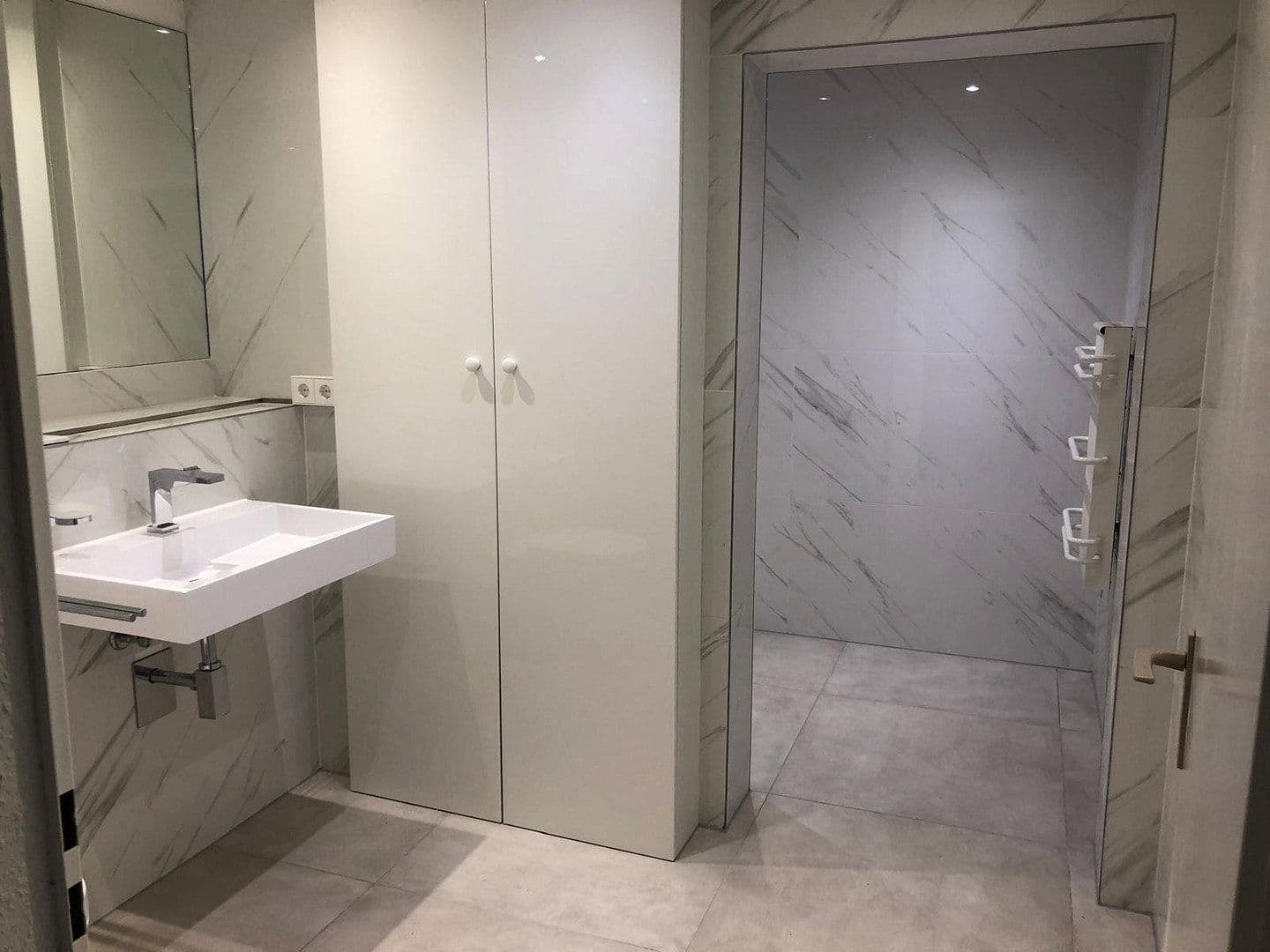 Pronájem domu 310 m², pozemek 1.650 m², Karlsruhe, Bádensko-Württembersko Pronájem domu 310 m², pozemek 1.650 m², Karlsruhe, Bádensko-Württembersko