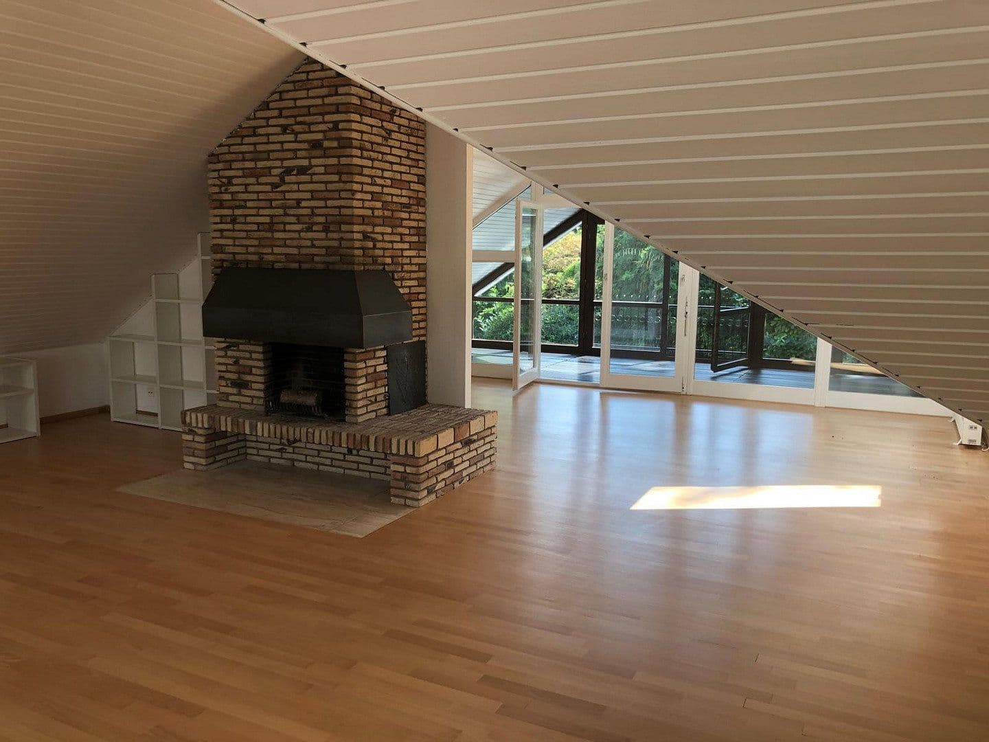 Pronájem domu 310 m², pozemek 1.650 m², Karlsruhe, Bádensko-Württembersko Pronájem domu 310 m², pozemek 1.650 m², Karlsruhe, Bádensko-Württembersko