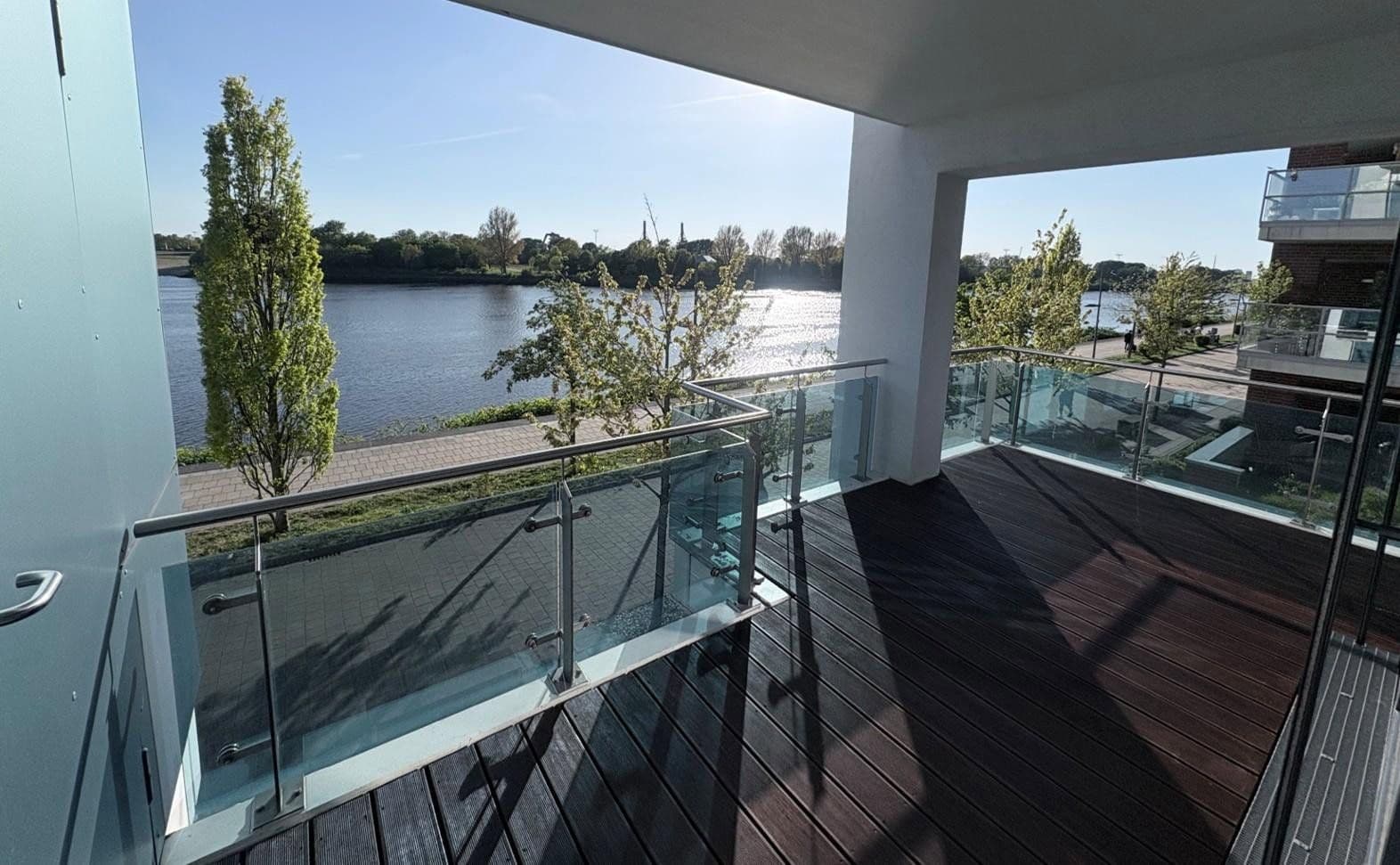 Prodej bytu 4+1 144 m², Bremen, Bremen Prodej bytu 4+1 144 m², Bremen, Bremen
