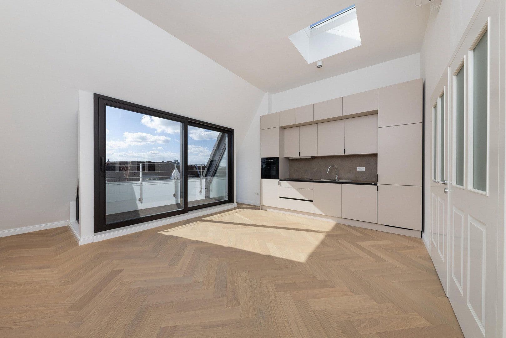 Pronájem bytu 2+1 51 m², Schöneberger Str. 9, Berlin, Berlín Pronájem bytu 2+1 51 m², Schöneberger Str. 9, Berlin, Berlín