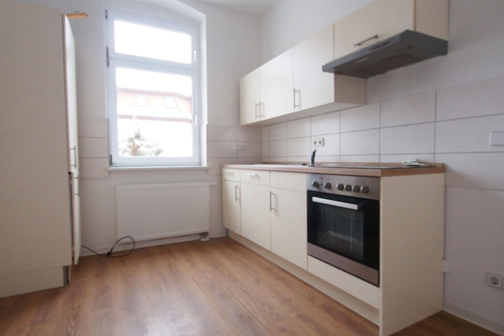 Pronájem bytu 3+1 83 m², Thomasiusstraße 40, Halle, Sasko-Anhaltsko Pronájem bytu 3+1 83 m², Thomasiusstraße 40, Halle, Sasko-Anhaltsko