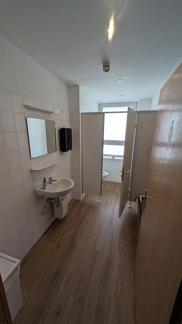Pronájem kanceláře 26 m², Mengendamm 12, Hannover, Dolní Sasko Pronájem kanceláře 26 m², Mengendamm 12, Hannover, Dolní Sasko