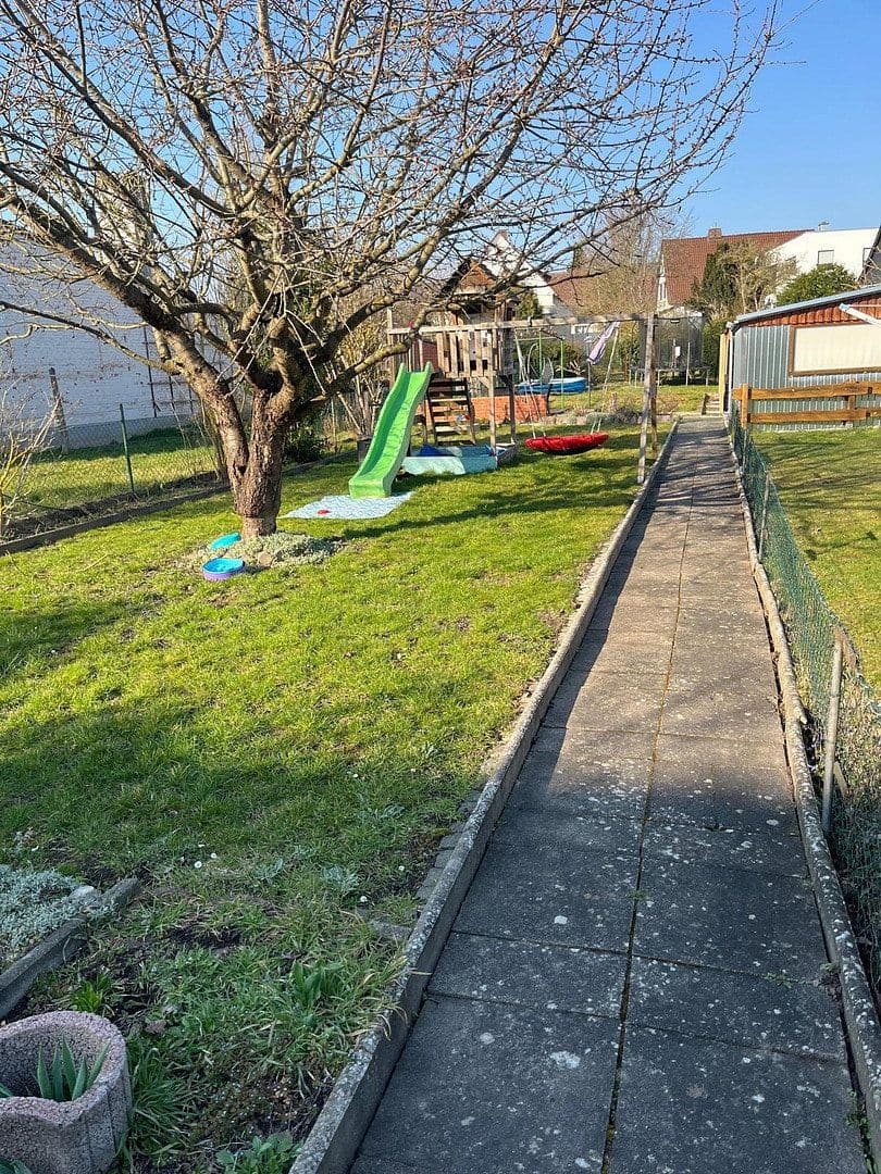 Prodej domu 150 m², pozemek 573 m², Köppenweg 9, Einbeck, Dolní Sasko Prodej domu 150 m², pozemek 573 m², Köppenweg 9, Einbeck, Dolní Sasko