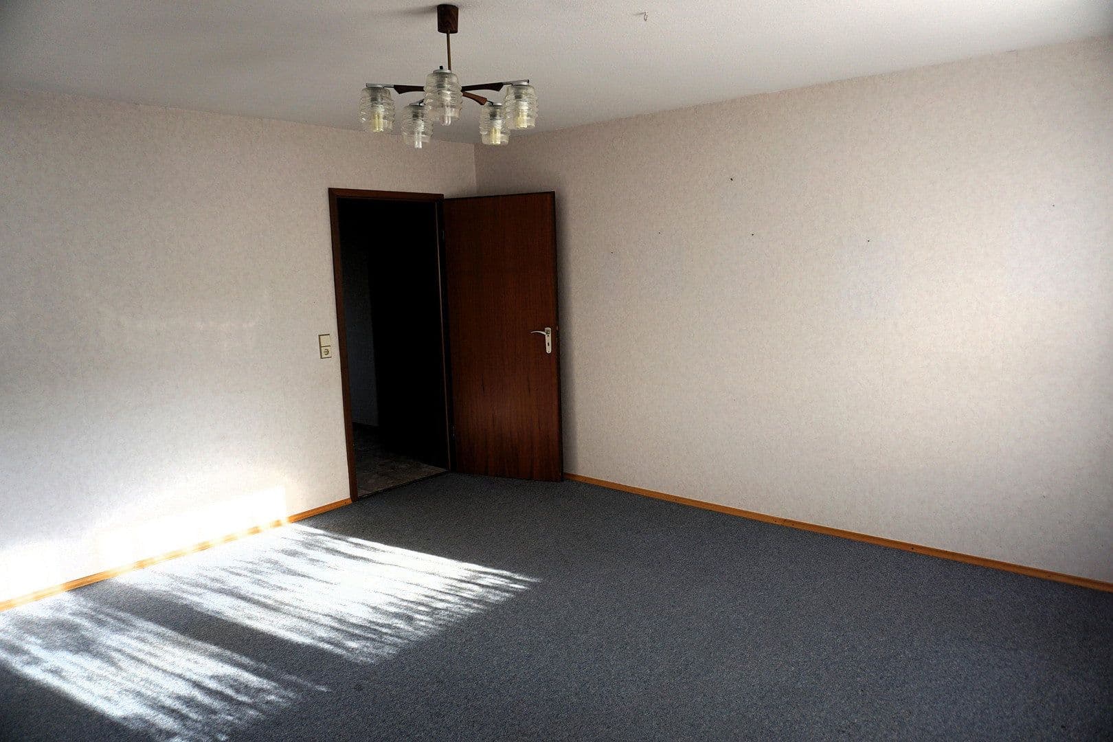 Prodej domu 162 m², pozemek 932 m², Bruchsal, Bádensko-Württembersko Prodej domu 162 m², pozemek 932 m², Bruchsal, Bádensko-Württembersko