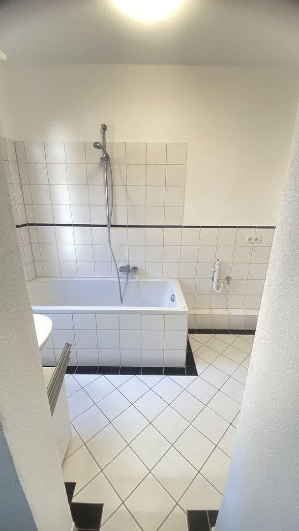 Pronájem bytu 3+1 60 m², Reichstr. 0, Nürnberg, Bavorsko Pronájem bytu 3+1 60 m², Reichstr. 0, Nürnberg, Bavorsko
