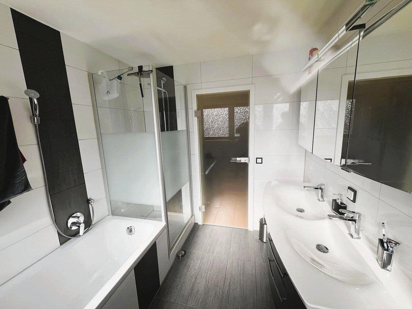 Prodej domu 151 m², pozemek 212 m², Schorndorf, Bádensko-Württembersko Prodej domu 151 m², pozemek 212 m², Schorndorf, Bádensko-Württembersko