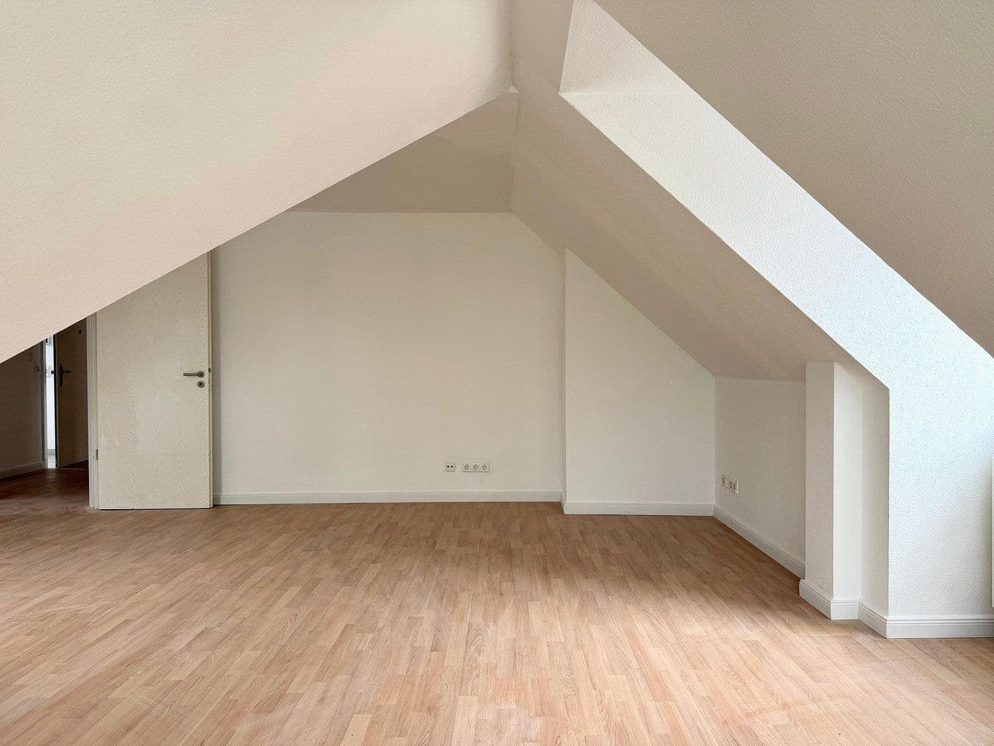 Pronájem bytu 4+1 91 m², Wernsdorfer Straße 7, Berlin Schmöckwitz, Berlín Pronájem bytu 4+1 91 m², Wernsdorfer Straße 7, Berlin Schmöckwitz, Berlín