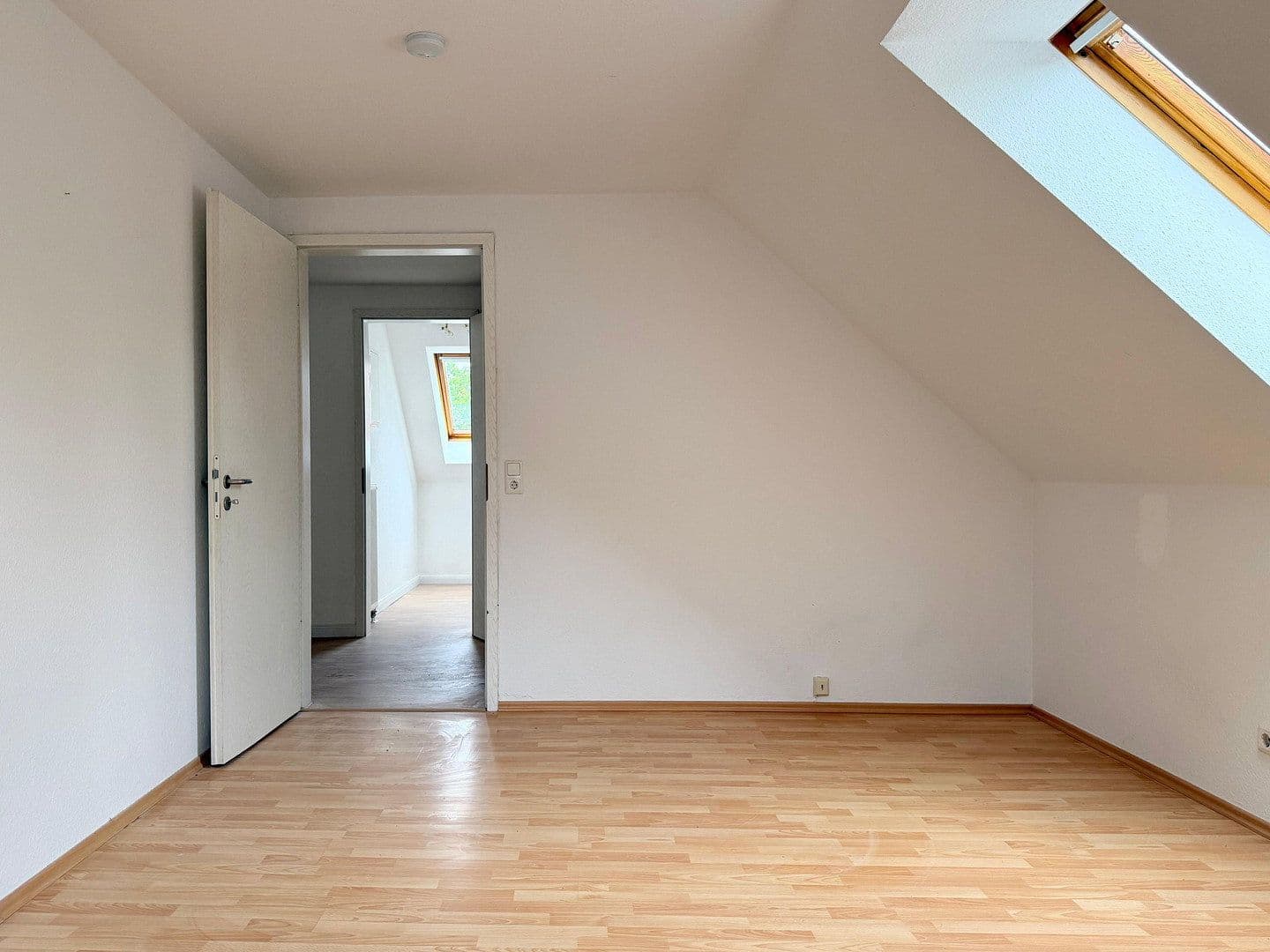 Pronájem bytu 4+1 91 m², Wernsdorfer Straße 7, Berlin Schmöckwitz, Berlín Pronájem bytu 4+1 91 m², Wernsdorfer Straße 7, Berlin Schmöckwitz, Berlín