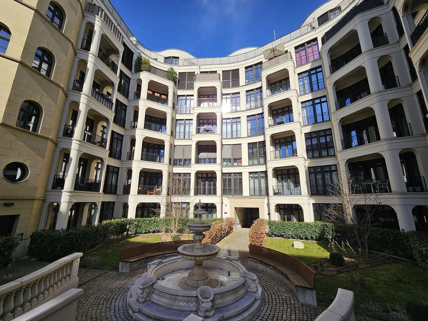 Prodej bytu 4+1 130 m², Neue Grünstraße 2, Berlin, Berlín Prodej bytu 4+1 130 m², Neue Grünstraße 2, Berlin, Berlín