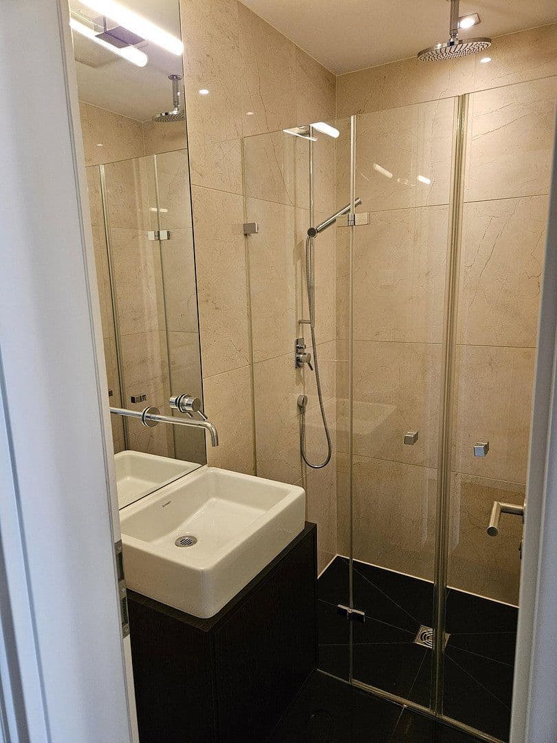 Prodej bytu 4+1 130 m², Neue Grünstraße 2, Berlin, Berlín Prodej bytu 4+1 130 m², Neue Grünstraße 2, Berlin, Berlín