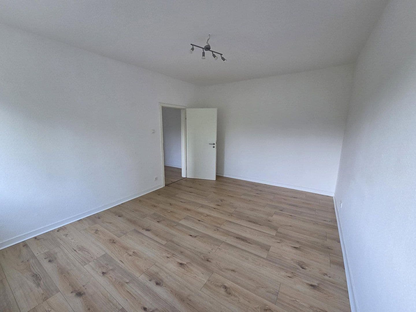 Pronájem bytu 2+1 43 m², Hülser Str. 169, Krefeld, Severní Porýní-Vestfálsko Pronájem bytu 2+1 43 m², Hülser Str. 169, Krefeld, Severní Porýní-Vestfálsko