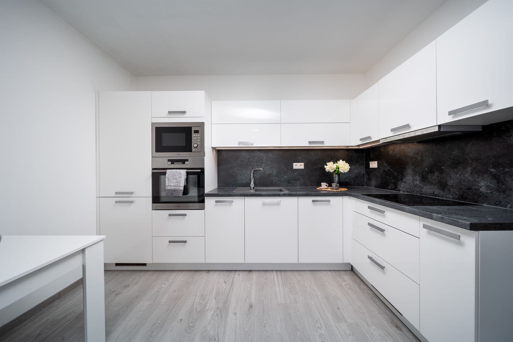 Prodej bytu 2+kk 42 m², Dlouhá, České Budějovice, Jihočeský kraj Prodej bytu 2+kk 42 m², Dlouhá, České Budějovice, Jihočeský kraj
