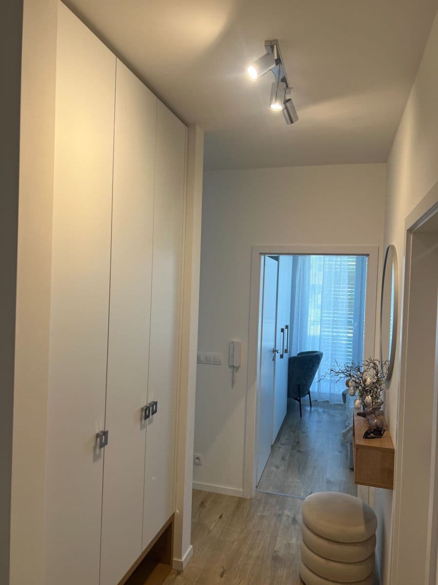 Pronájem bytu 2+1 57 m², Fialová, Petržalka, Bratislavský kraj Pronájem bytu 2+1 57 m², Fialová, Petržalka, Bratislavský kraj